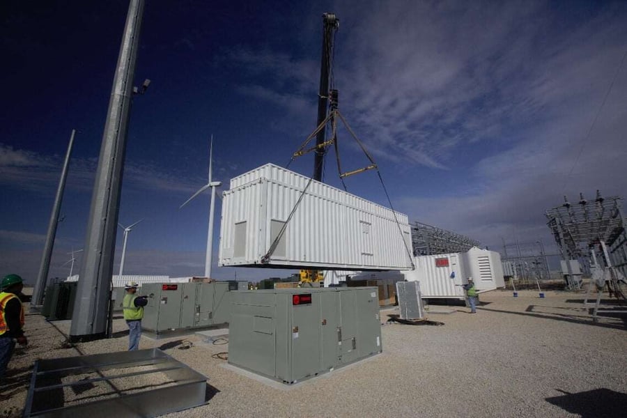 crane lifting energy storage container